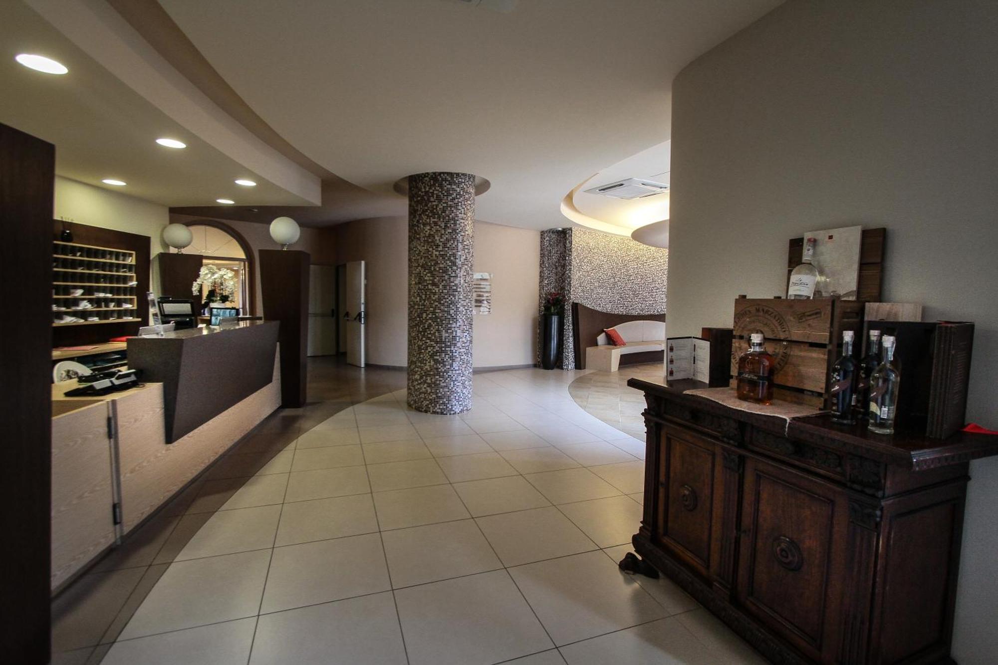 San Severino Park Hotel & Spa, BW Signature Collection Меркато Сан Северино Екстериор снимка